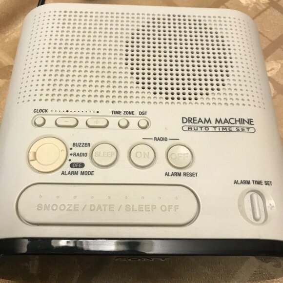 Sony Dream Machine White ICF-C218 AM/FM Alarm Clock Radio With Auto Time Set - Picture 2 of 8
